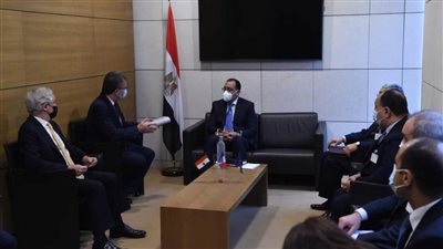 رئيس الوزراء يلتقي المدير العام لبنك 