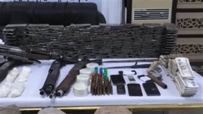 شاهد لحظة إحباط تهريب نصف مليون قرص مخدر عبر ميناء سفاجا