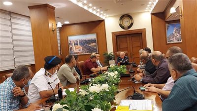 محافظ بورسعيد يتابع استعدادات الأحياء لاستقبال موسم الشتاء ويوجه بتكثيف أعمال النظافة وإزالة الاشغالات 