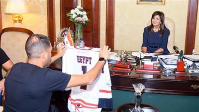 وزيرة الهجرة تستقبل وفدًا من الشباب المصري المقيم بالخارج أعضاء بالفريق المصري لهوكي الجليد (صور)