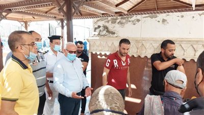 محافظ بورسعيد يتفقد القوافل الطبية المتنقلة للتطعيم ضد فيروس كورونا ويناشد المواطنين بسرعة تلقي اللقاح