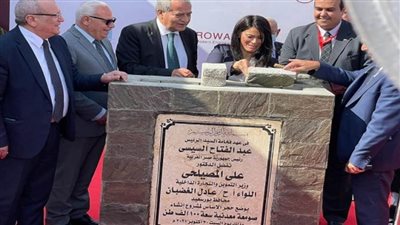 بتكلفة 520 مليون جنيه.. المصيلحي والمشاط يضعان حجر الأساس لصومعة ميناء غرب بورسعيد (صور)