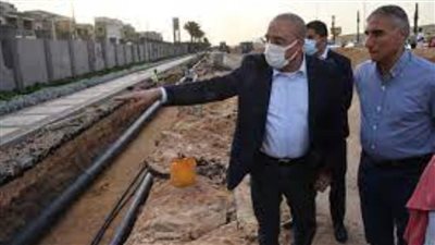 وزير الإسكان يتفقد سير العمل بمشروعات القاهرة الجديدة