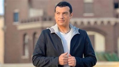 إيهاب توفيق يشوق جمهوره  لعمل يجمعه بالمغنية 