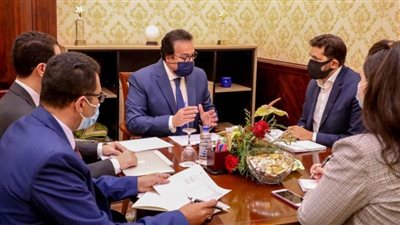 د. خالد عبدالغفار يعقد اجتماعًا لبحث الخطوات التنفيذية للمشروع القومي لتنمية الأسرة (صور)