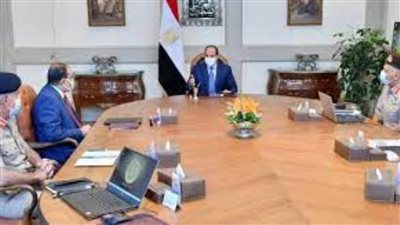 الرئيس السيسي يوجه بإقامة منظومة خدمات متكاملة على امتداد الطرق والمحاور الجديدة