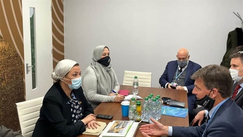 وزيرة البيئة تبحث