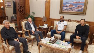 محافظ بورسعيد يلتقي بالمدير الفني للنادي المصري ويؤكد استمرار دعمه لفريق الكرة