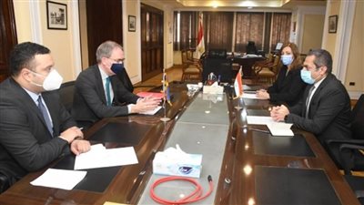 نائب وزير الإسكان يلتقي السفير السويدي بالقاهرة لبحث التعاون المشترك (صور)