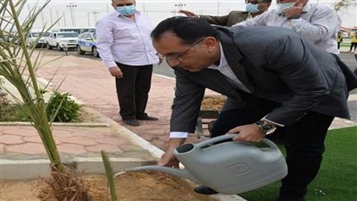 مدبولي و9 وزراء يبدأون جولة موسعة بالوادي الجديد (صور)