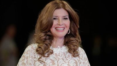 ميرفت أمين تعيش حالة نفسية سيئة بعد وفاة أحمد خليل وتخضع لمسحة جديدة