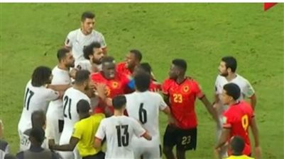 مشادة بين لاعبى أنجولا والجهاز الفني لمنتخب مصر.. 
