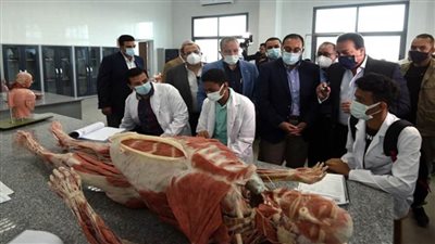رئيس الوزراء يتفقد أعمال تطوير مستشفى السويس الجامعي وكلية الطب
