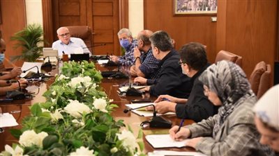 محافظ بورسعيد يتابع أعمال اللجنة العليا للمخابز