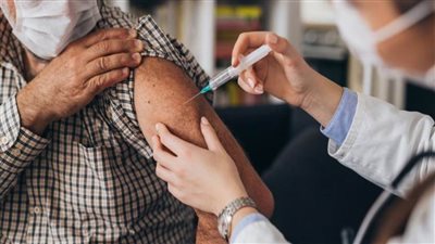 «الهجرة» تبدأ تنفيذ قرار مجلس الوزراء بمنع دخول أي موظف لم يتلق لقاح كورونا