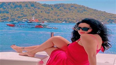 على الشاطىء.. رانيا يوسف تتألق في أحدث ظهور | صورة