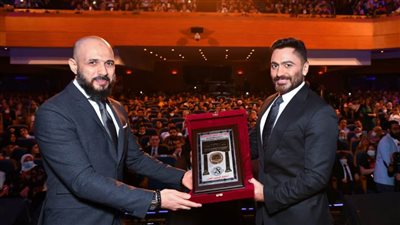 تامر حسنى يشكر خالد الطوخى وجامعة مصر للعلوم والتكنولوجيا بعد نجاح حفل اليوبيل الفضى.. ويشوق جمهوره لحفل 8 ديسمبر باستاد الجامعة