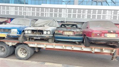 محافظة بورسعيد:الأجهزة الأمنية و التنفيذية بالمحافظة ترفع السيارات المتهالكة بمحيط سوق العصر الجديد