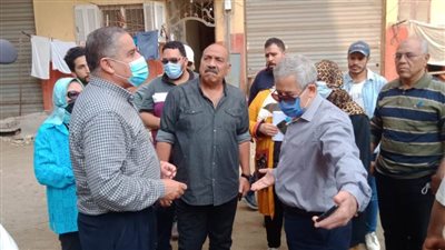 السكرتير العام بمحافظة بورسعيد يتابع سير العمل بمشروعات الصرف الصحي ببلوكات القابوطي