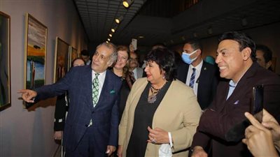 وزيرة الثقافة تتفقد معرض حابي الحياة لحسين نوح بالأوبرا