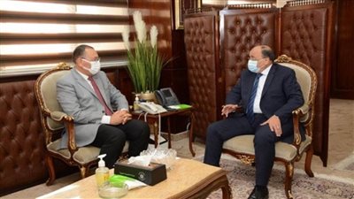 وزير التنمية المحلية يتابع مع محافظ الشرقية معدلات تنفيذ 