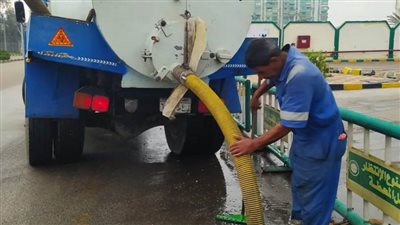 تحسبا للظروف الجوية..محافظ بورسعيد:انتشار سيارات الفاكيوم وشفط المياة بأنحاء المحافظة 