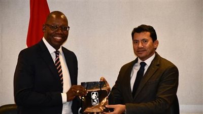 وزير الرياضة يعلن استضافة مصر لكأس العالم للأندية لكرة السلة (صور)