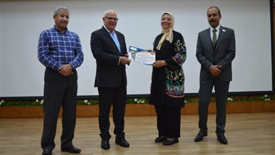 محافظ بورسعيد يكرم حي الشرق لفوزه في مسابقة التميز الحكومي