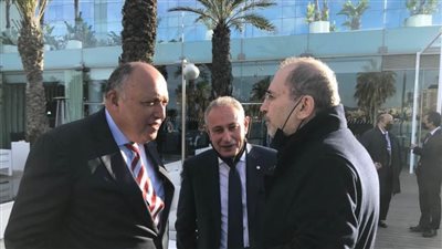 وزير الخارجية يلتقي نظيره الأردني فور وصوله برشلونة 