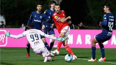 13 لاعبا ضحية متحور كورونا بنادي برتغالي  