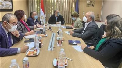 وزير السياحة والآثار يناقش إجراءات تنفيذ مشروع تطوير 