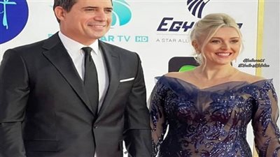 على رأسهم درة وظافر العابدين.. نجوم الفن يتوافدون على ريد كاربيت مهرجان القاهرة السينمائي في يومه السابع | صور 