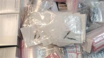 ضبط مستلزمات طبية للأسنان مهربة مع راكب في المطار | صور