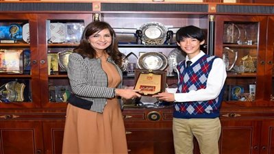 لاستعراض مشاركتهم في 