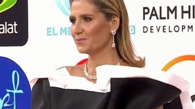 على رأسهم هنا شيحة وحسن أبوالروس.. نجوم الفن يتوافدون على ريد كاربيت ختام  مهرجان القاهرة السينمائي | صور 