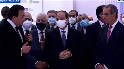 الرئيس السيسي يتفقد معرضا للبحث العلمي على هامش المنتدى العالمي للتعليم العالي