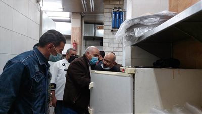 وكيل صحة الغربية . يشن حملات مكبره علي الصيدليات والمطاعم ومنافذ بيع الأغذية والعيادات والمعامل الخاصة 