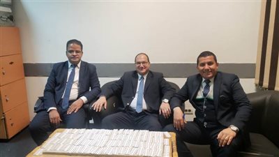 جمارك مطار القاهرة تضبط محاولة تهريب عدد من الأقراص المخدرة