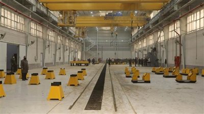 وزير النقل يتفقد ورش إيرماس لمتابعة إجراءات وصيانة جرارات السكك الحديدية (صور)