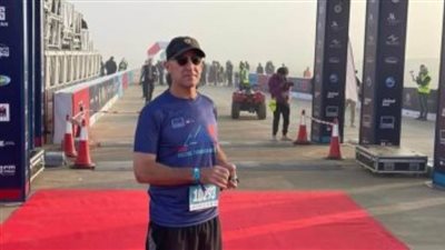 السفير الأمريكى بالقاهرة يشارك فى سباق نصف ماراثون الأهرامات.. صور