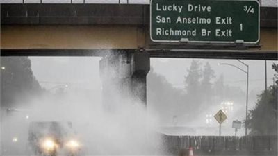 تنذر بسقوط نحو 10 أقدام .. عاصفة قوية تضرب شمال كاليفورنيا 