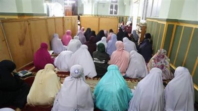 وزير الأوقاف يكشف حقيقة منع صلاة السيدات في المساجد