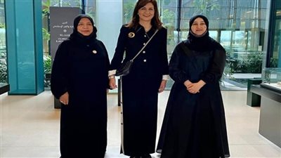 وزيرة الهجرة تزور بيت الحكمة بالشارقة لتبادل المعارف (صور)