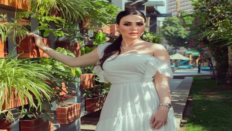 النجمة دينا فؤاد