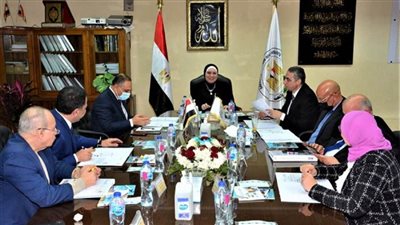 وزيرة التجارة تترأس الاجتماع الأول لمجلس إدارة الهيئة العامة لتنفيذ المشروعات الصناعية والتعدينية (صور)