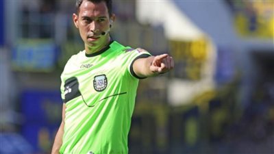 الحكم الأرجنتيني فاكوندو يُدير مباراة مصر وقطر في كأس العرب