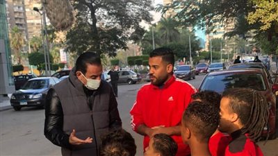 طارق علام يقدم حلقة خاصة عن فريق الأقزام لكرة القدم ببرنامجه 