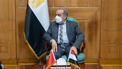 وزير الإنتاج الحربي يبحث مع 