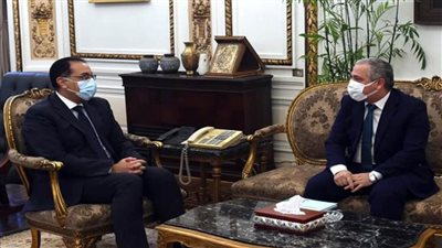 رئيس الوزراء يتابع مع رئيس الهيئة الوطنية للصحافة ملفات العمل (صور)