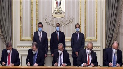رئيس الوزراء يشهد توقيع 5 اتفاقيات تعاون لبناء القدرات بمجال الذكاء الاصطناعي في 5 جامعات (صور)
